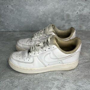 Nike Air Force 1 '07 Low‎ Woman’s Size 7 White Shoes Sneakers